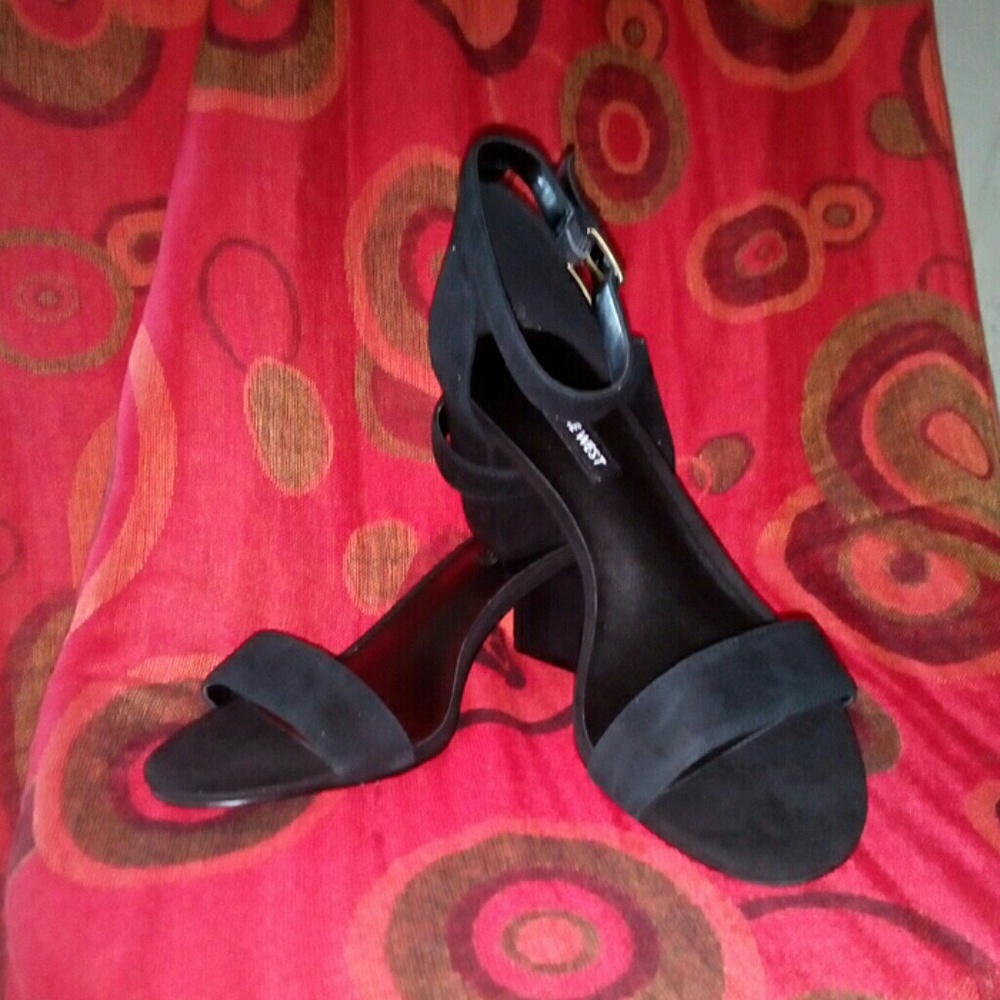 NIB Black Suede Heeled Sandals